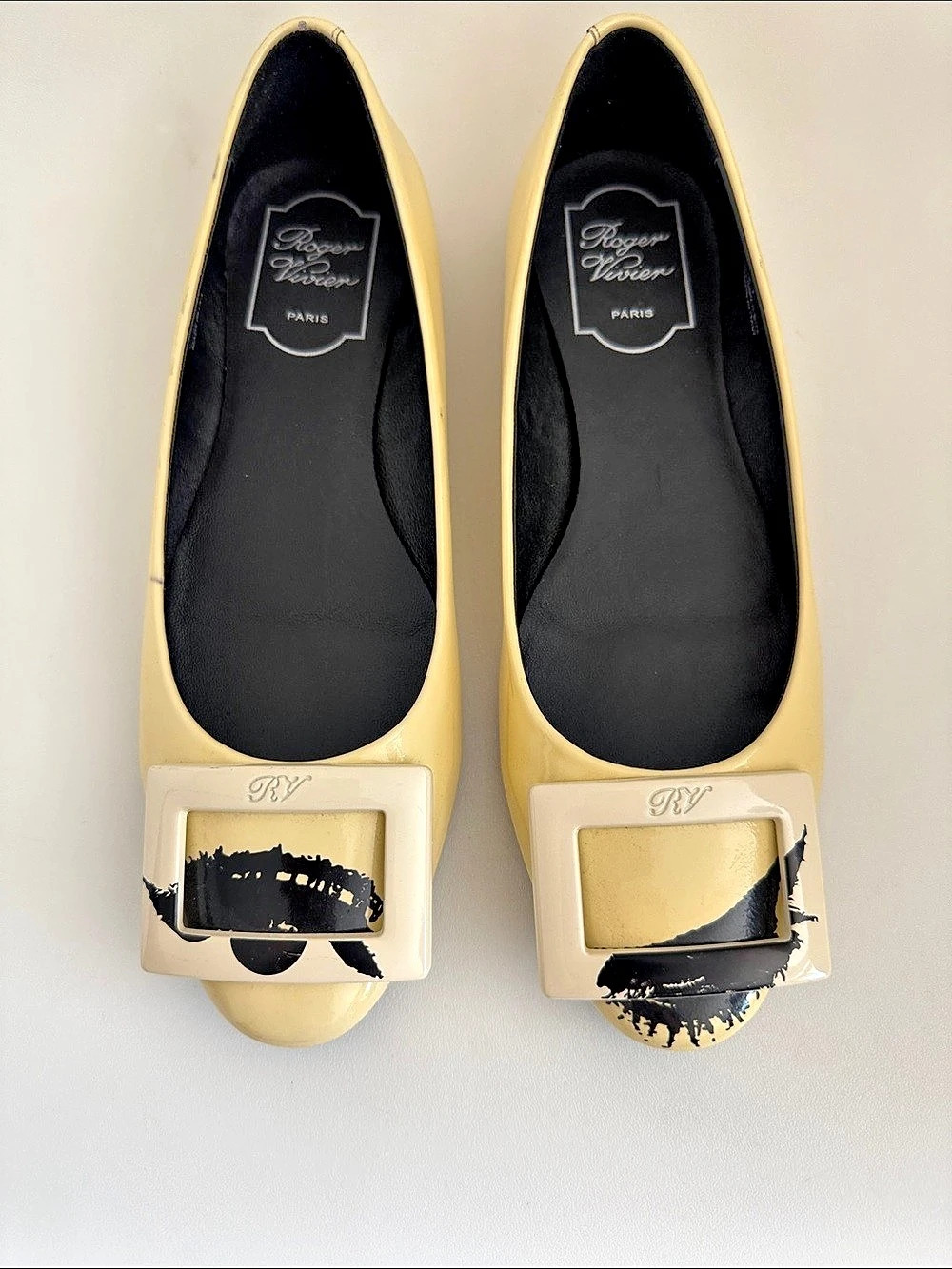 Roger Vivien Buckle Ballet Flats in Yellow & Cream